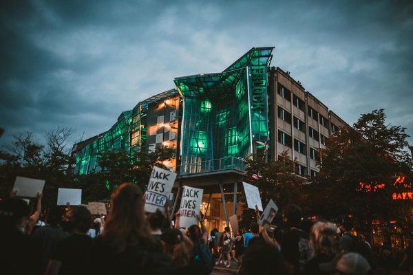 Impact Écologique des Produits Ménagers Chimiques : Solutions pour un Nettoyage Responsable